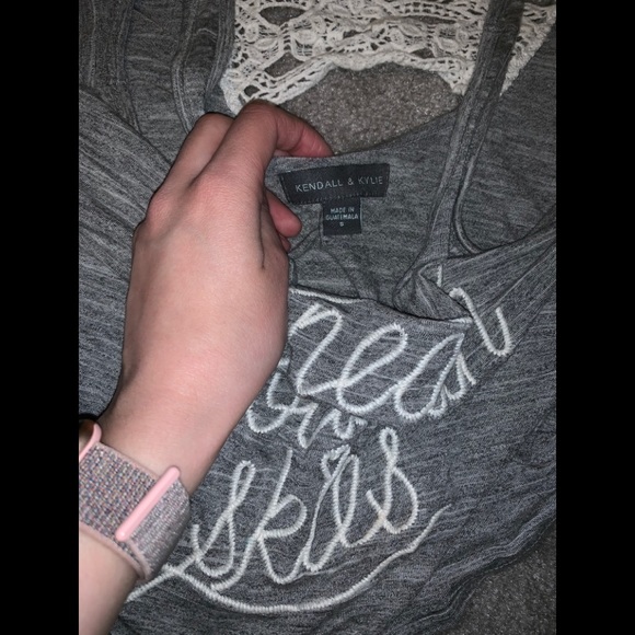 ❎SOLD❎𝒦𝑒𝓃𝒹𝒶𝓁𝓁 & 𝒦𝓎𝓁𝒾𝑒 𝒞𝓇𝑜𝓅 𝒯𝑜𝓅 - Picture 2 of 4